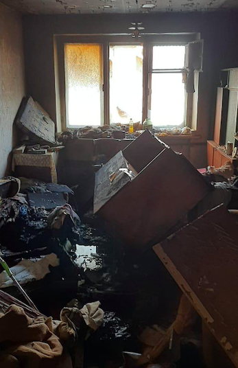 Фото 19 человек эвакуировали из горящего общежития в Новосибирске 2